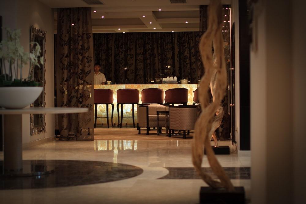 Donatello Boutique Hotel Alma-Ata Exteriör bild