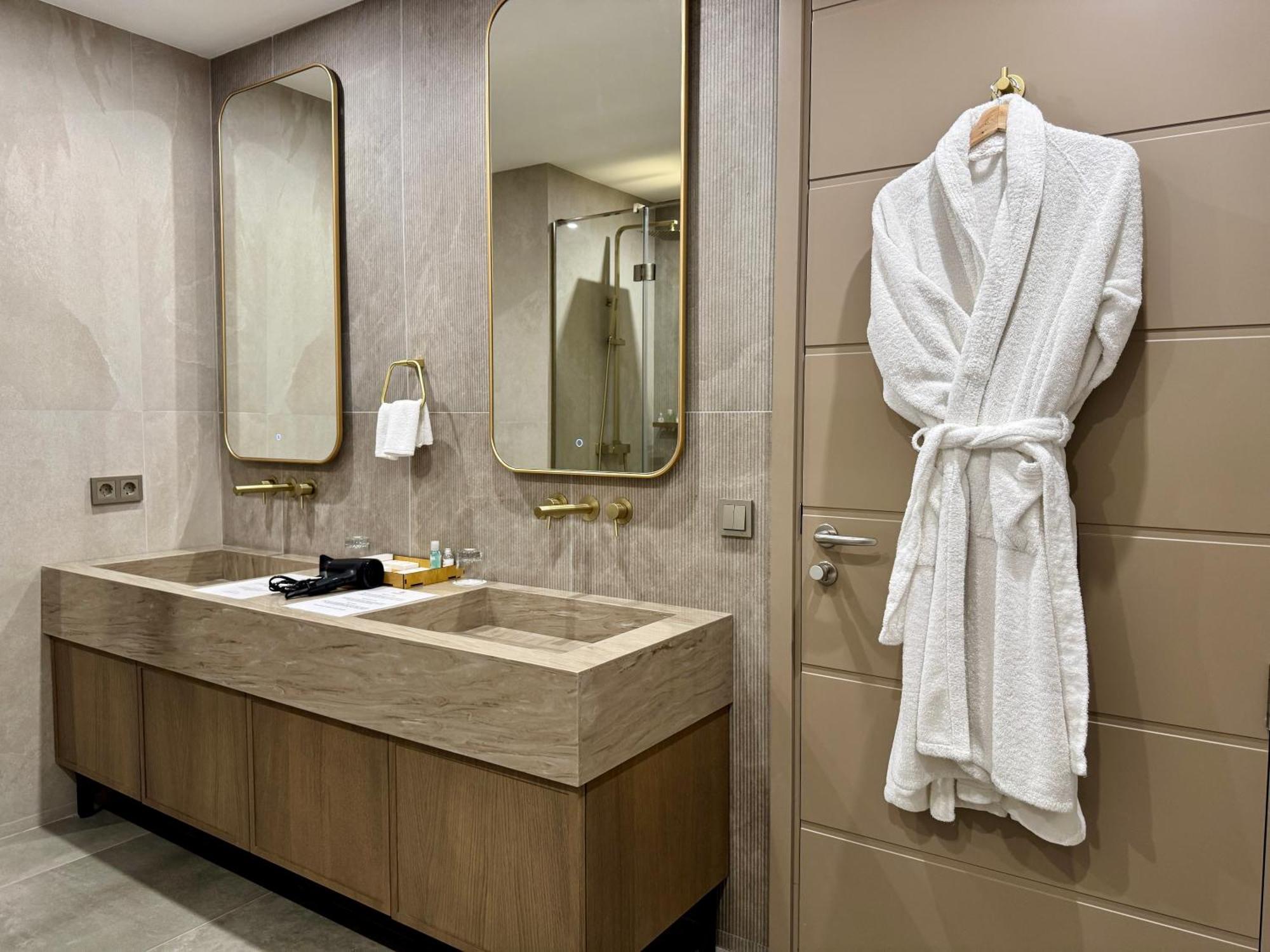 Donatello Boutique Hotel Alma-Ata Exteriör bild