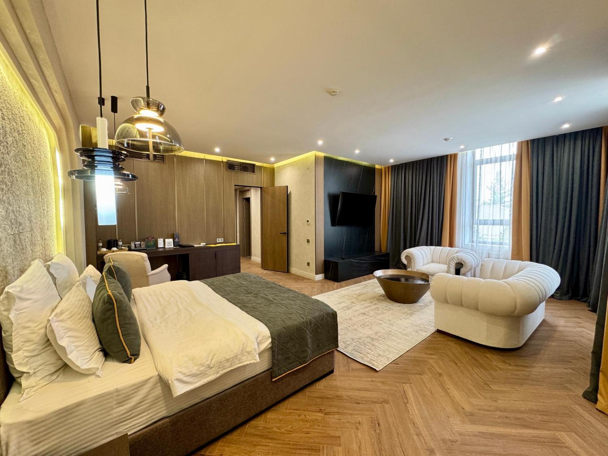Donatello Boutique Hotel Alma-Ata Exteriör bild
