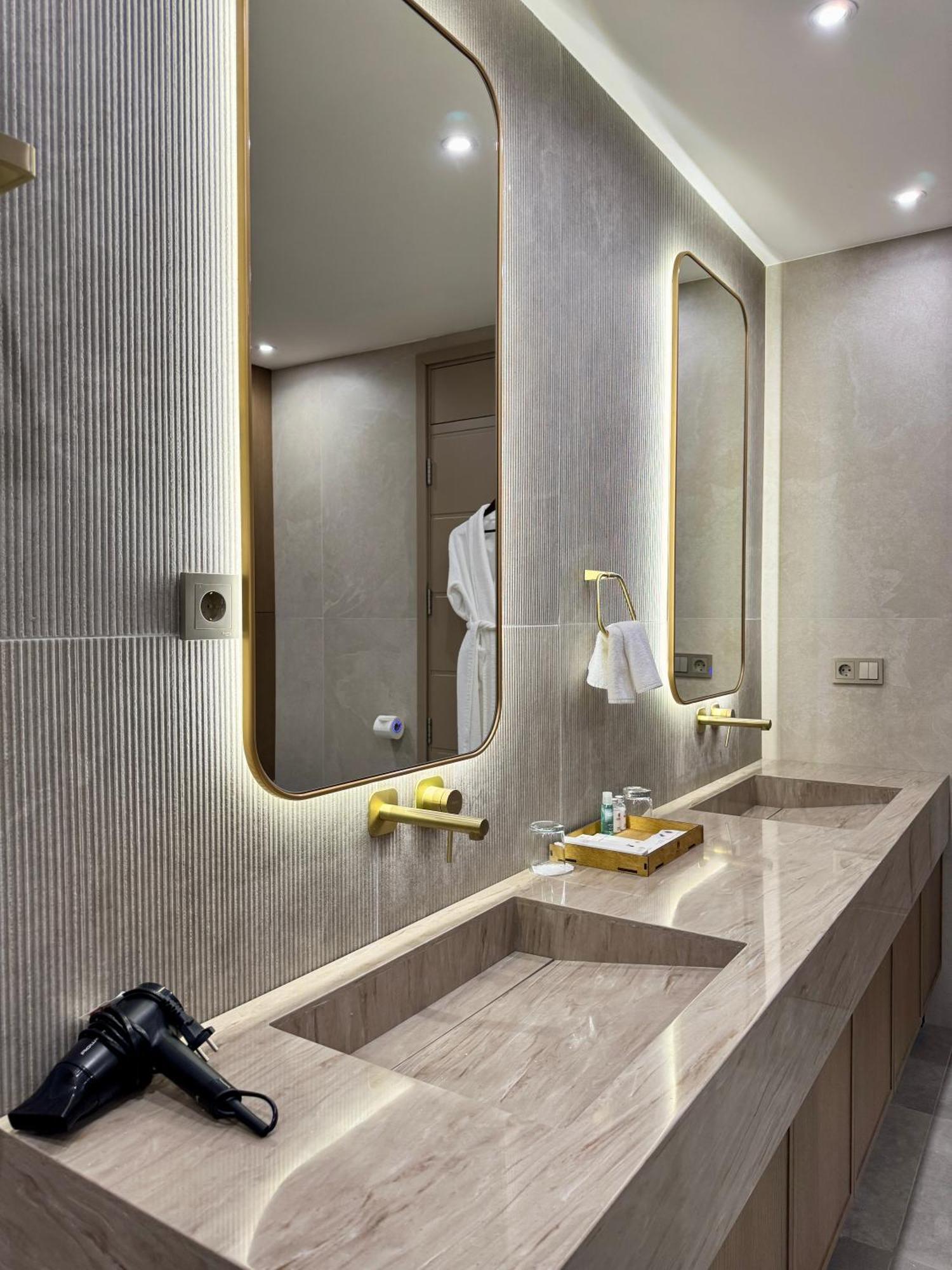 Donatello Boutique Hotel Alma-Ata Exteriör bild