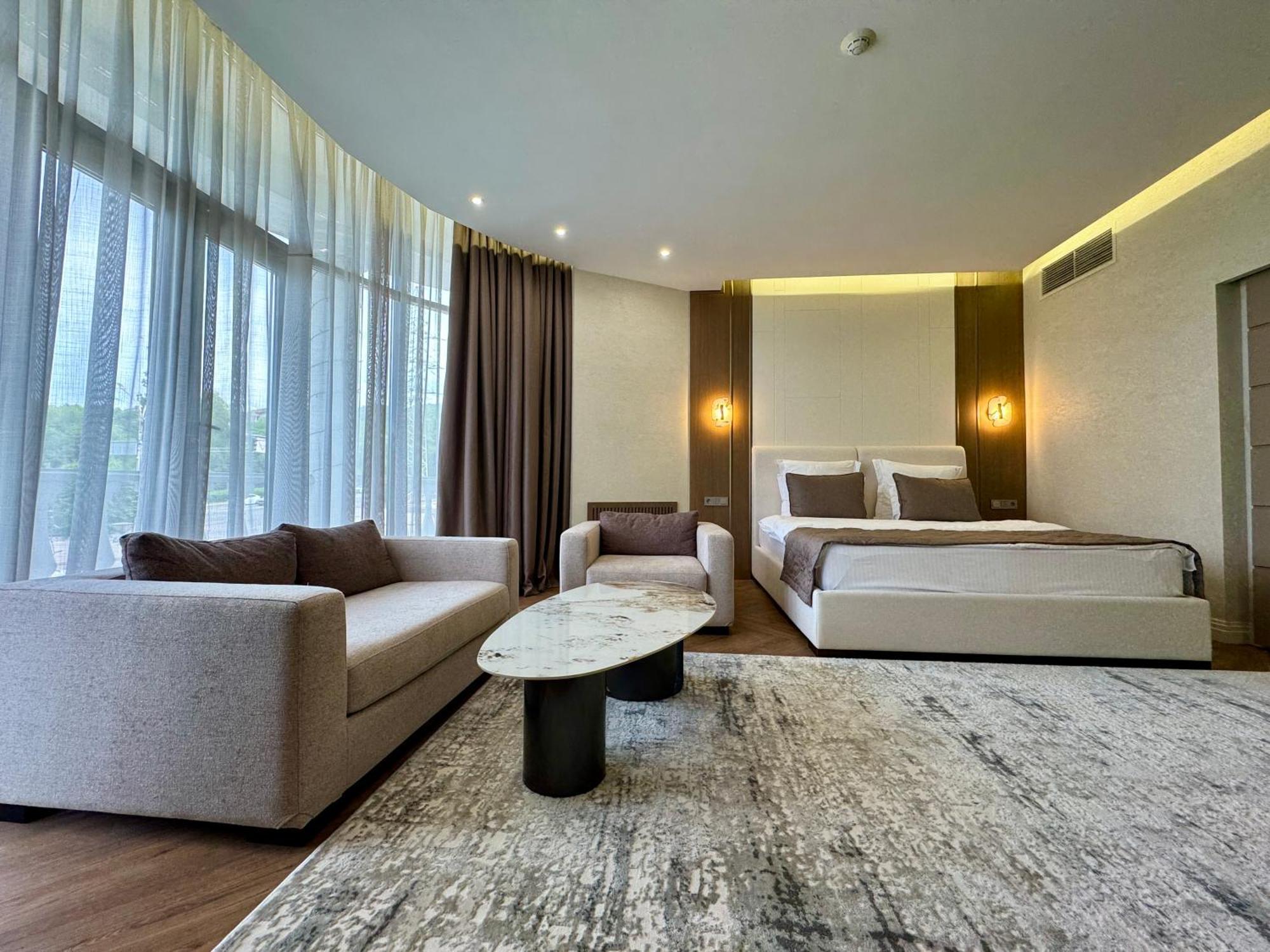Donatello Boutique Hotel Alma-Ata Exteriör bild