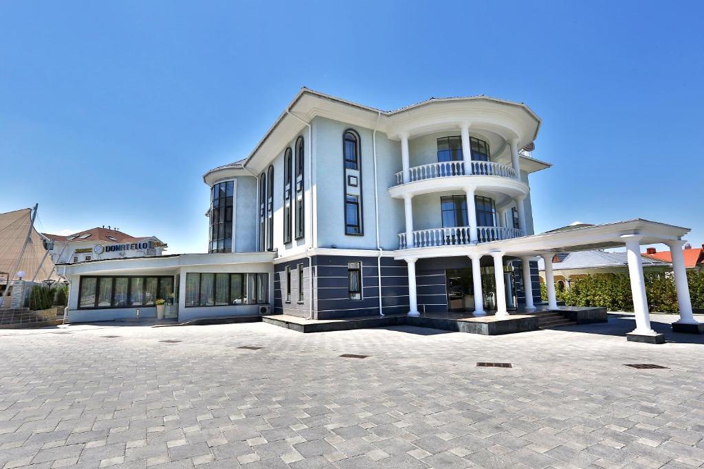 Donatello Boutique Hotel Alma-Ata Exteriör bild