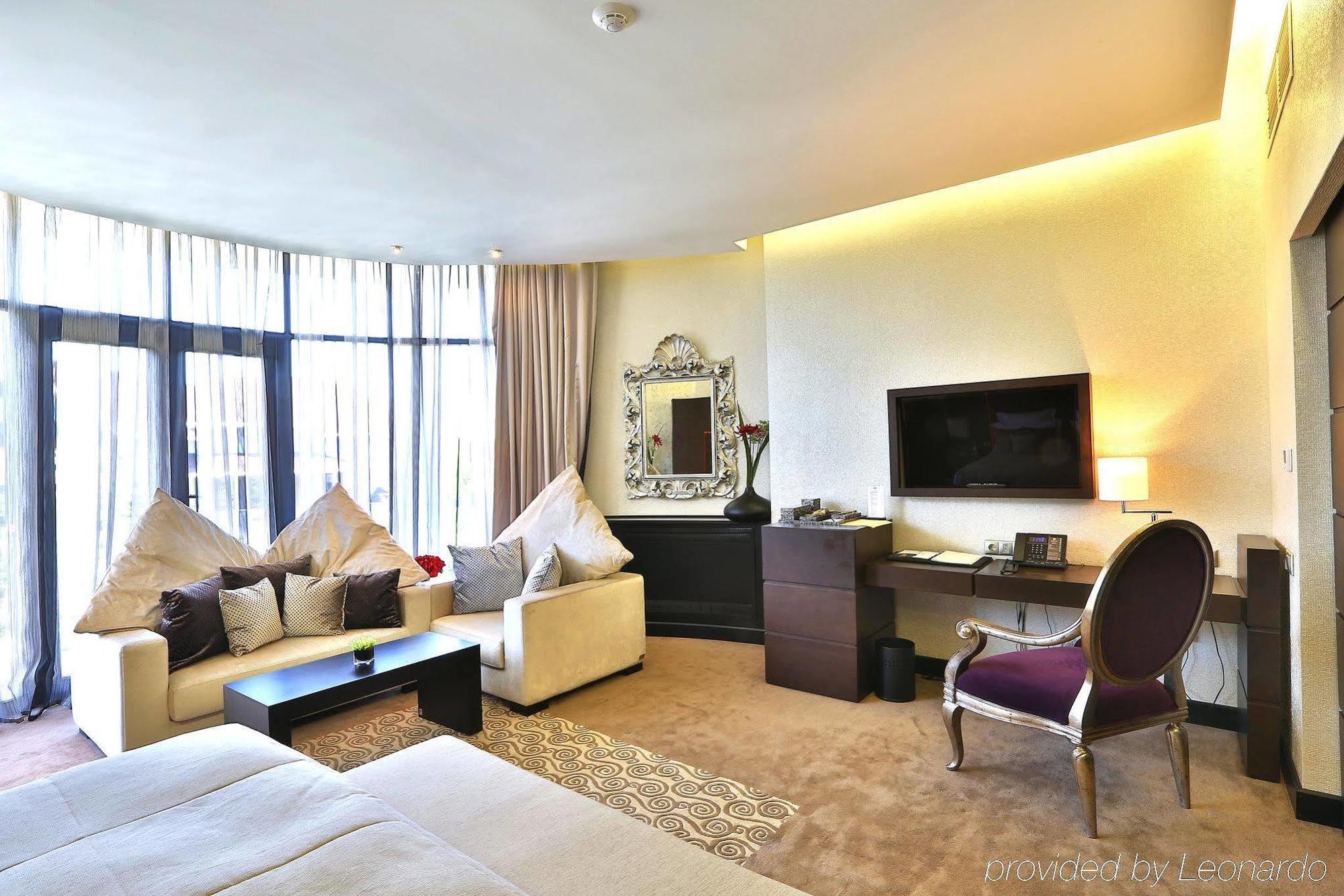 Donatello Boutique Hotel Alma-Ata Exteriör bild